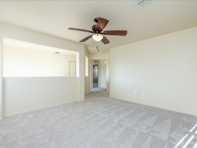 Building Photo - 4 Bedroom 2.5 Bathroom