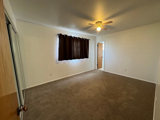 Building Photo - Pet Friendly property!