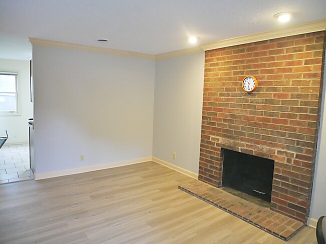 Spacious living room - 127 Arcadia Ln