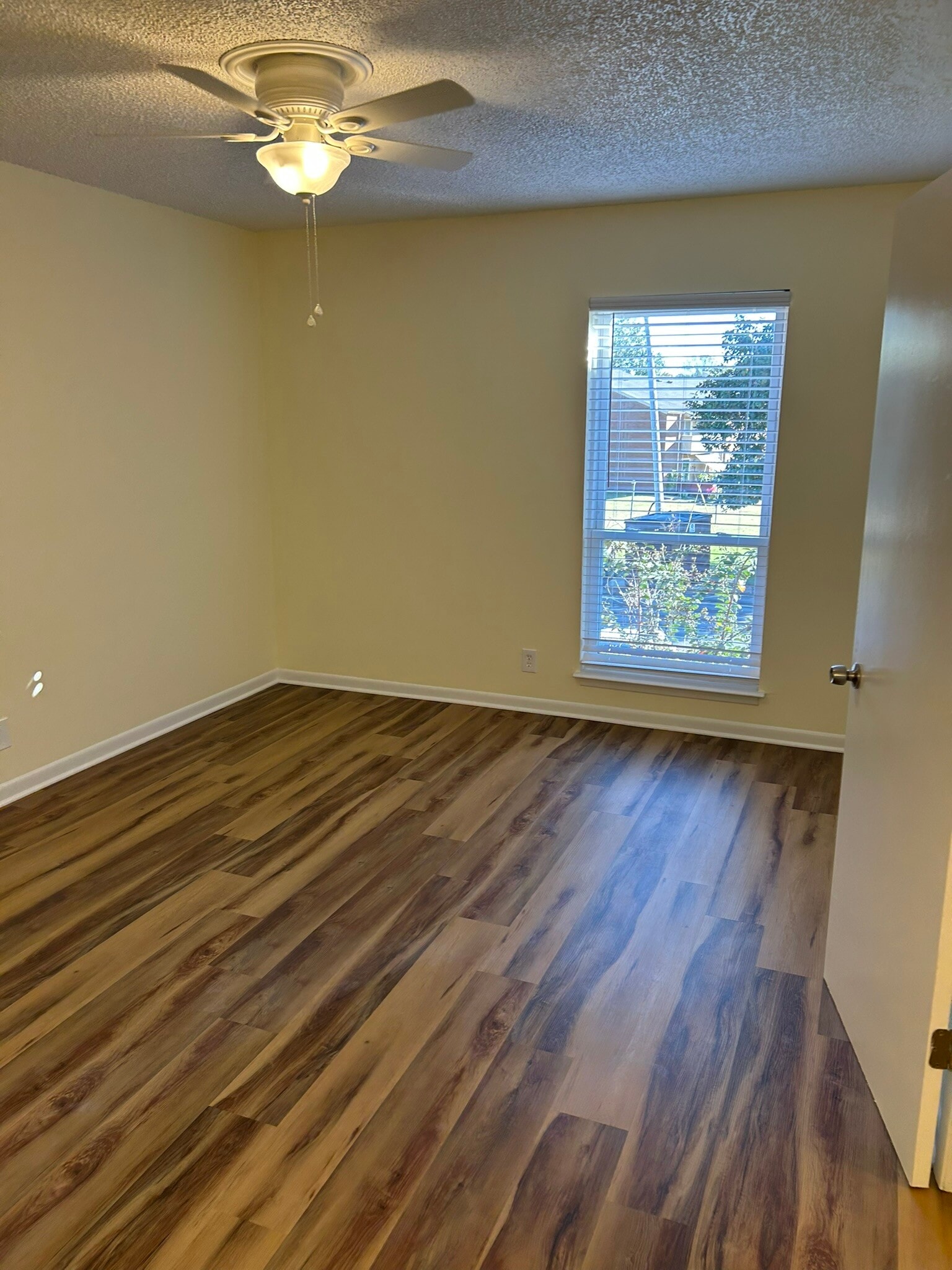 Building Photo - 515 Basswood Ave