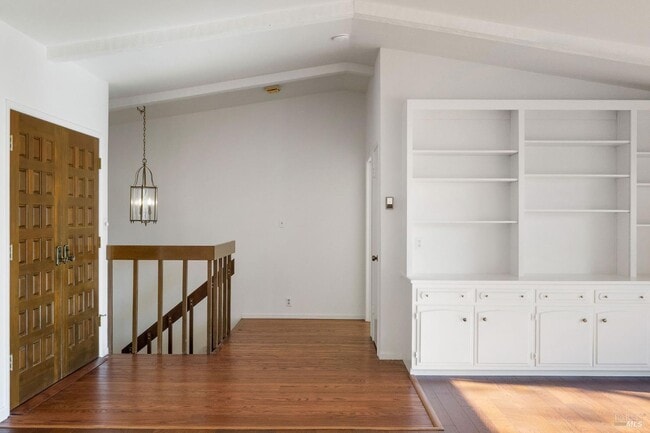 Building Photo - 121 Knoll Pl