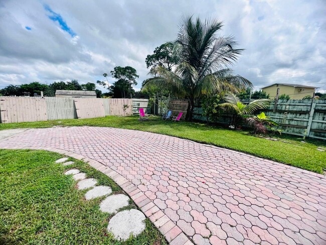 Building Photo - 1501 Meridian Rd