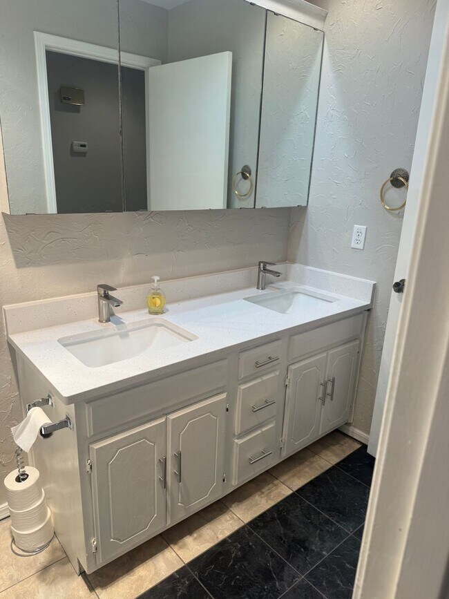 Building Photo - Condominium