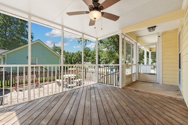 Building Photo - 5703 Stardust Dr