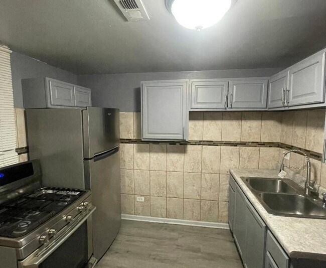 Building Photo - 5918 S Calumet Ave