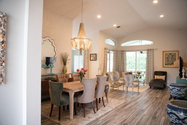 Building Photo - 9825 Mantova Dr