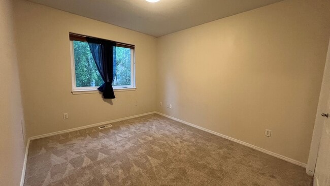 Building Photo - A spacious (4) Bedroom, (2.5) Bathroom hom...