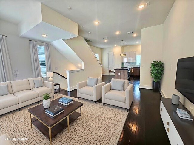 Primary Photo - 2401 Crawford St