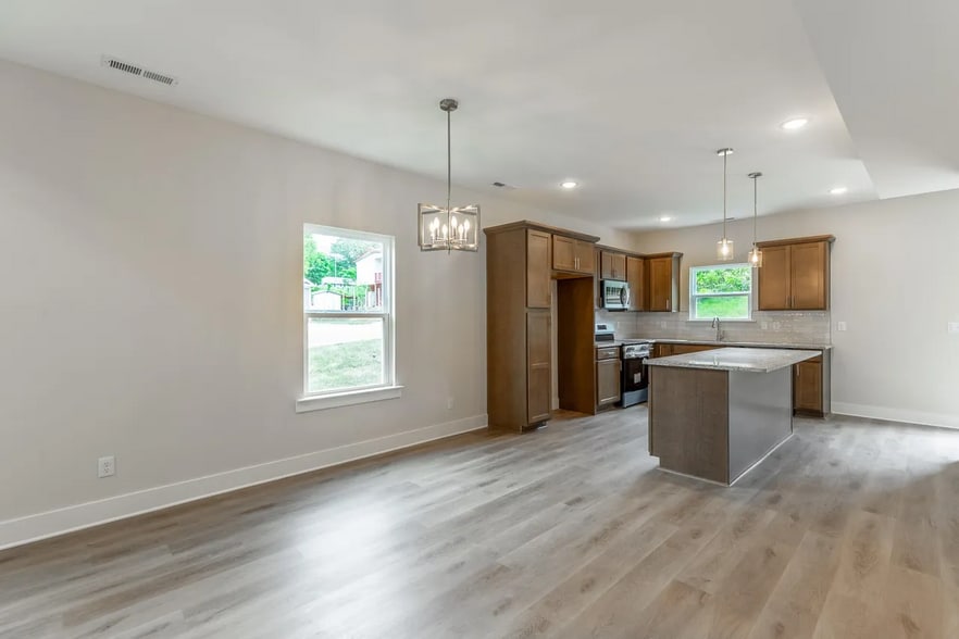 Building Photo - 4696 Heiskell Dr