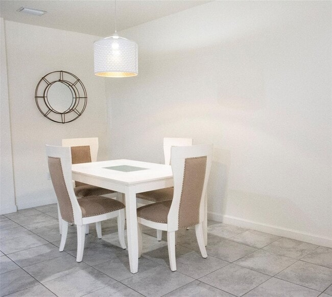 Building Photo - 315 NE 208th Terrace