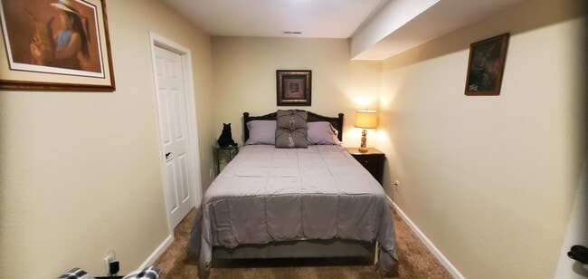 Building Photo - 7 Higel Ln