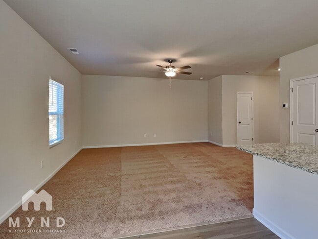 Building Photo - 329 New Villas St