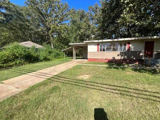 Building Photo - 2862 Oak Forest Dr