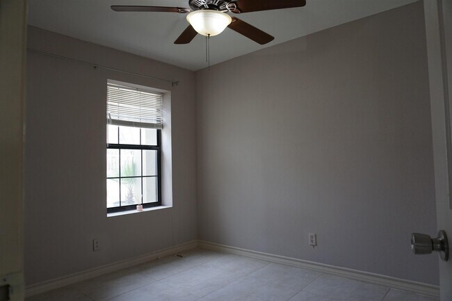 Building Photo - 8810 Crossway Dr