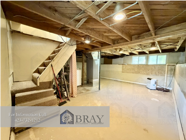 Building Photo - Centrally located renovated 2-Bedroom with Hardwood Floors -- Johnson City