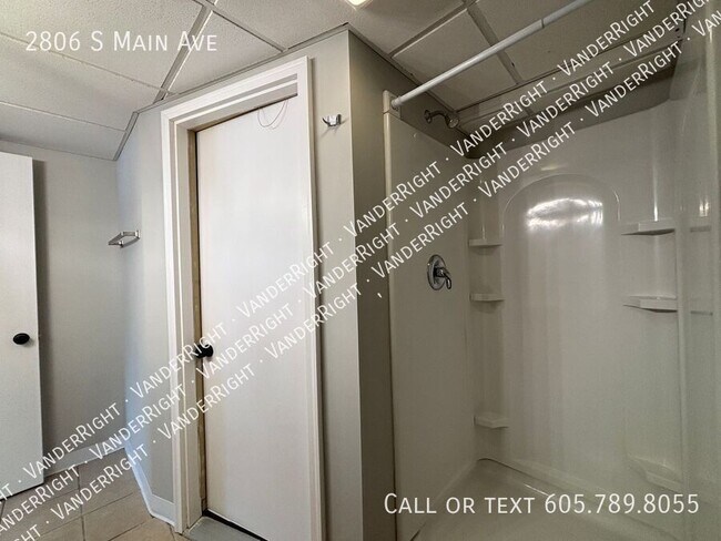 Building Photo - 2806 S Main Ave