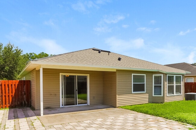 Building Photo - 1926 Old Moss Ln