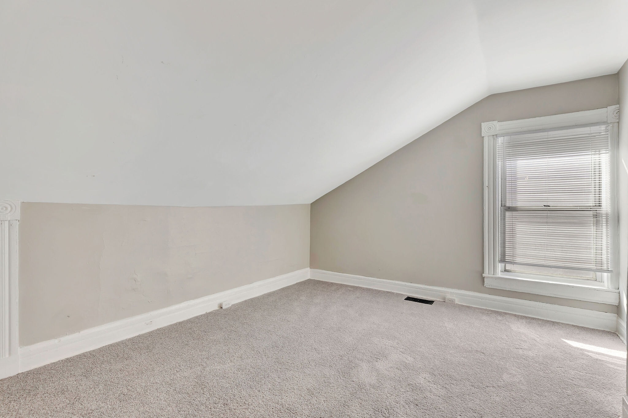 Building Photo - 1410 Russell St