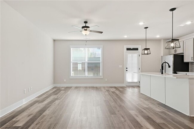 Building Photo - 5728 Urban Vlg Wy