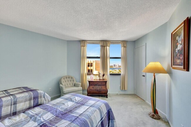 Building Photo - 2800 N Ocean Dr