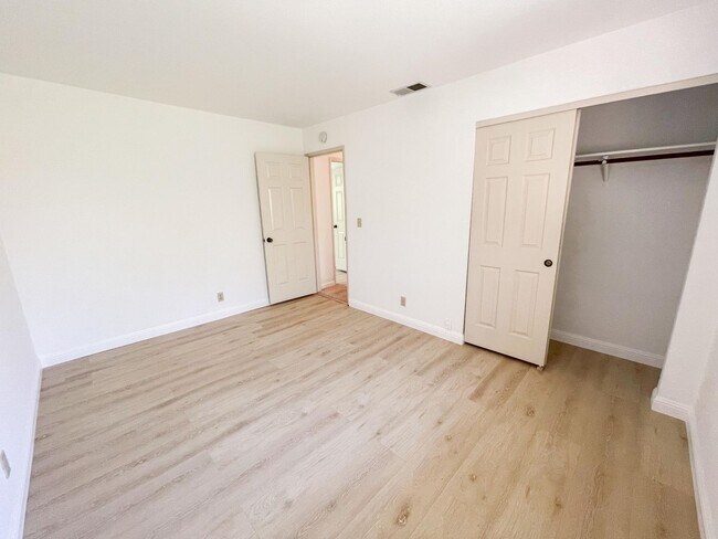 Building Photo - Castro Valley Home in Columbia