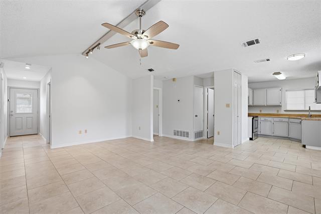 Building Photo - 1122 Hidden Creek Dr