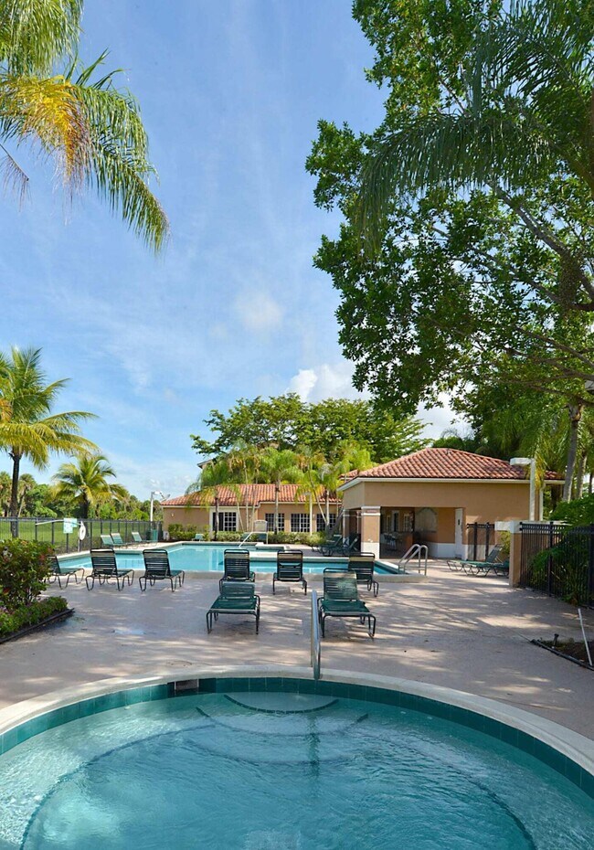 Building Photo - 1201 Lake Victoria Dr