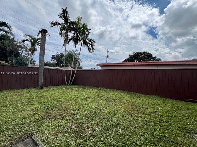 Building Photo - 2001 N 41st Ave