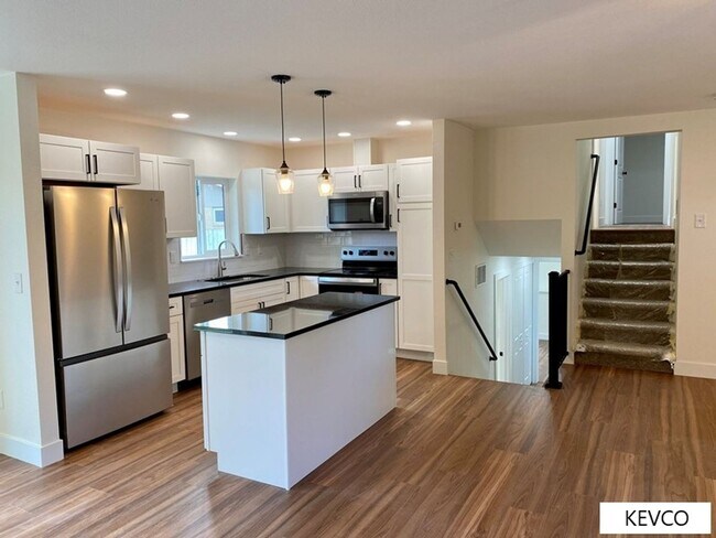 Building Photo - Tastefully Renovated Home!