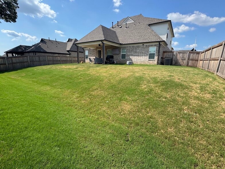Backyard - 2533 Darlene St