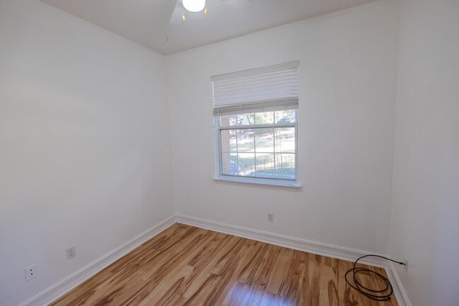 Building Photo - 3510 Gardenview Way