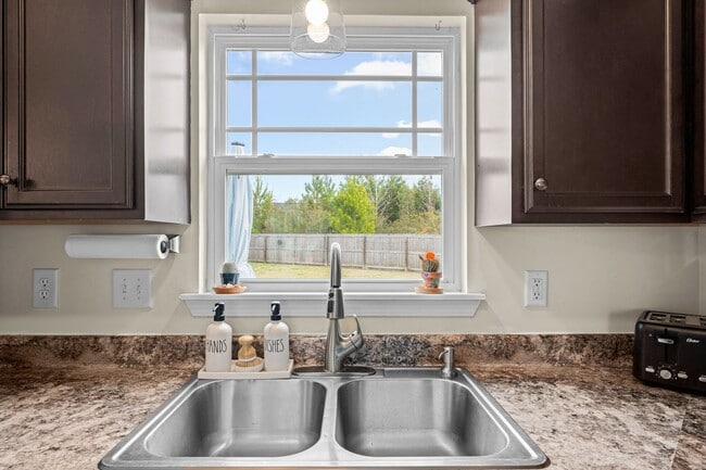 Building Photo - 215 Timber Jack Ct