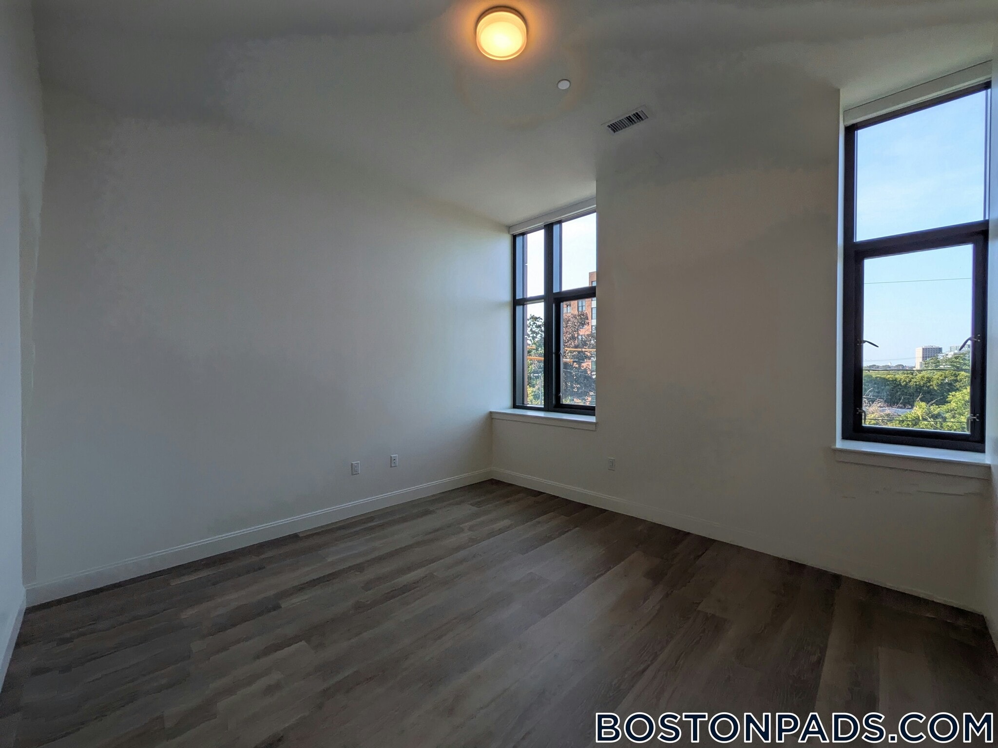 Building Photo - 1079 Commonwealth Ave