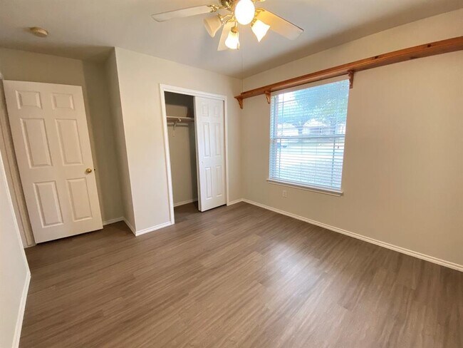 Building Photo - 258 Western Dr