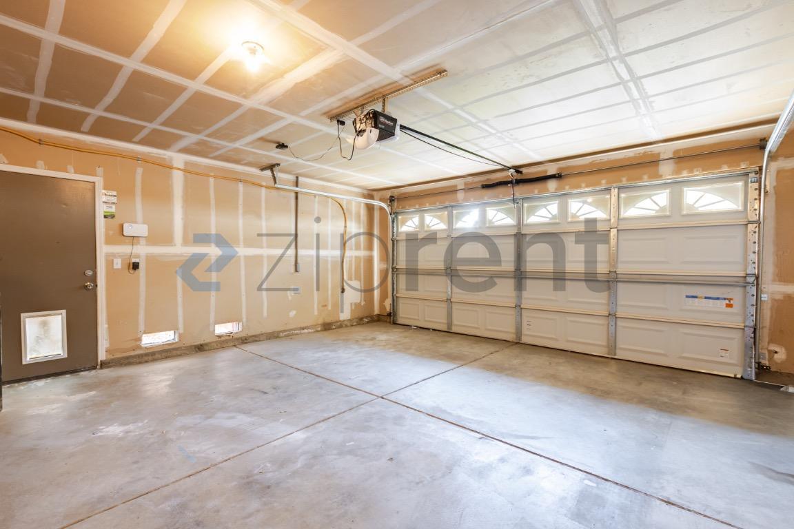 Building Photo - Unit