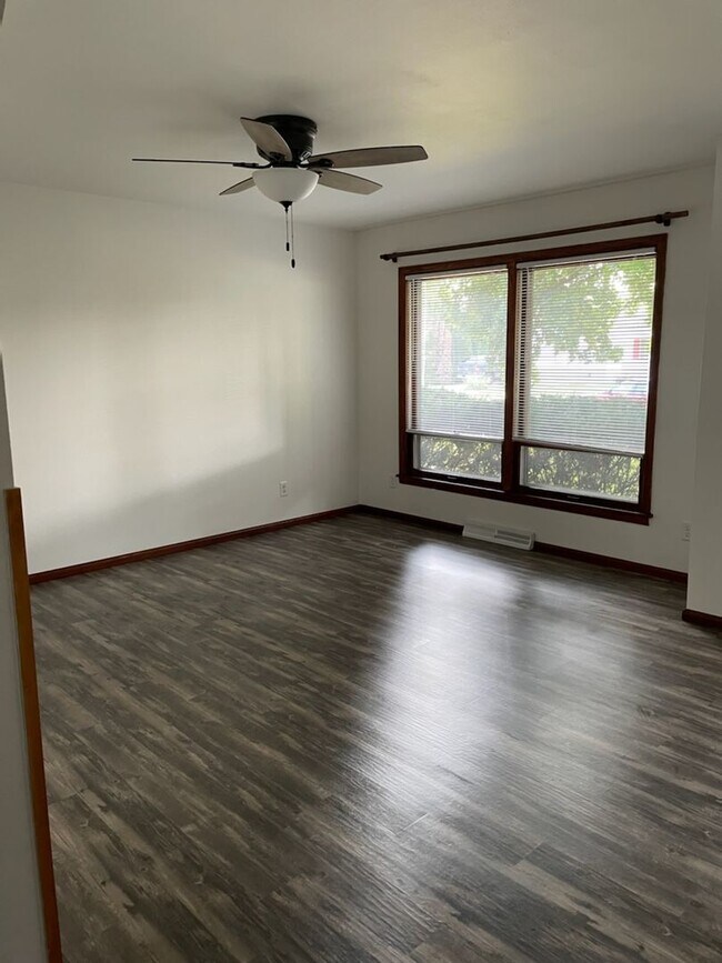 Building Photo - 1514-1520 Alden Rd