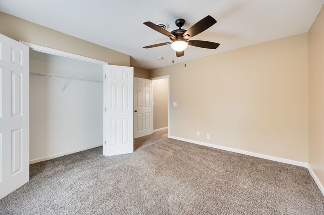 Building Photo - Awesome 2BE/BA townhouse in Bellevue!