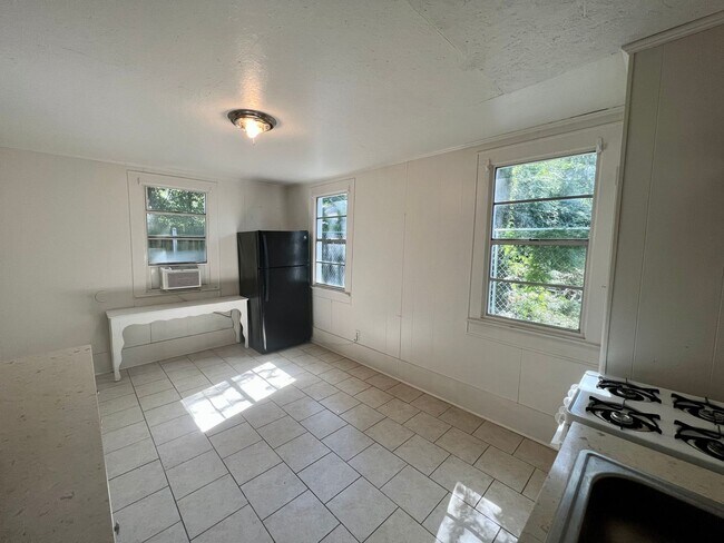 Building Photo - 503 Southdown Pl