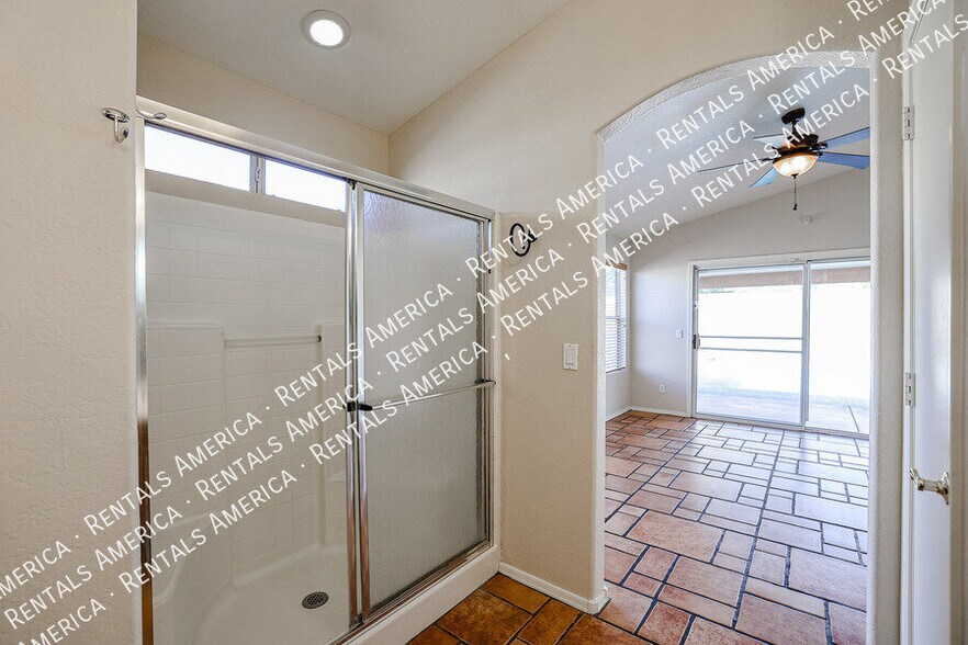 Building Photo - 5375 N 87th Ave