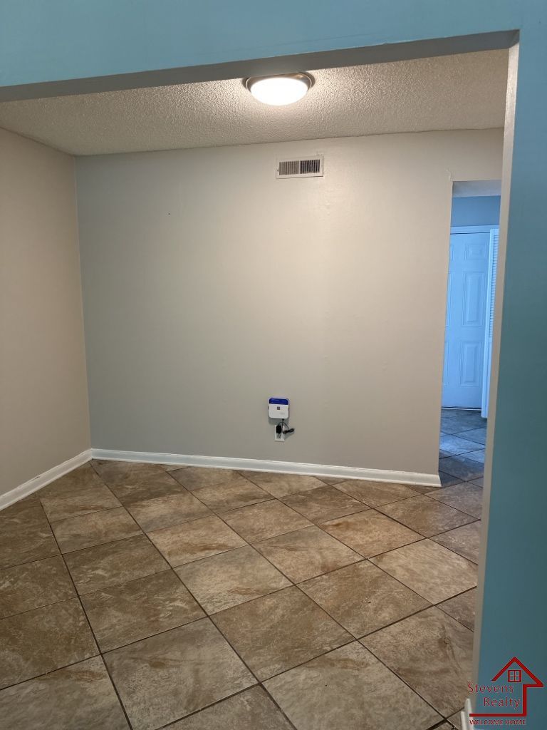 Building Photo - 4142 Willard Dr