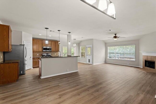 Building Photo - 2808 Barefoot Ln