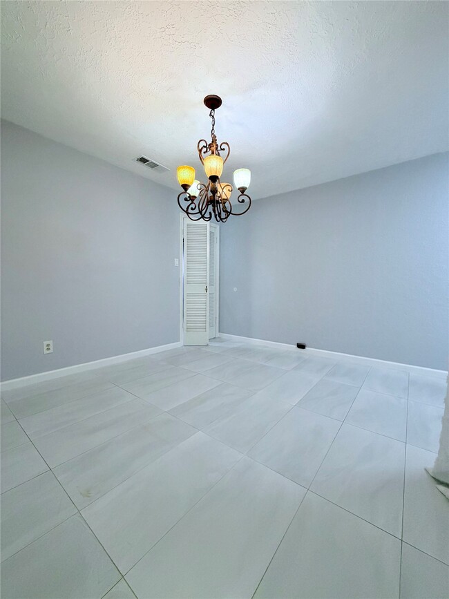 Building Photo - 6610 La Puente Dr