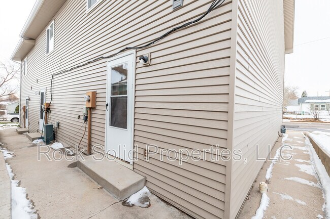 Building Photo - 1205 Crook Ave