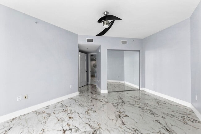 Building Photo - 2/2 in Marina Grande