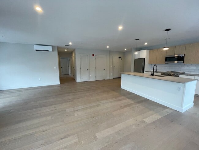 Building Photo - New construction condo available now!