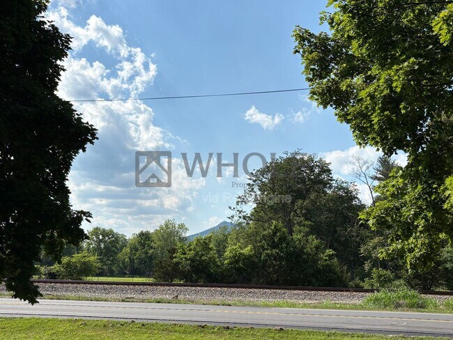 Building Photo - 6921 S E Side Hwy