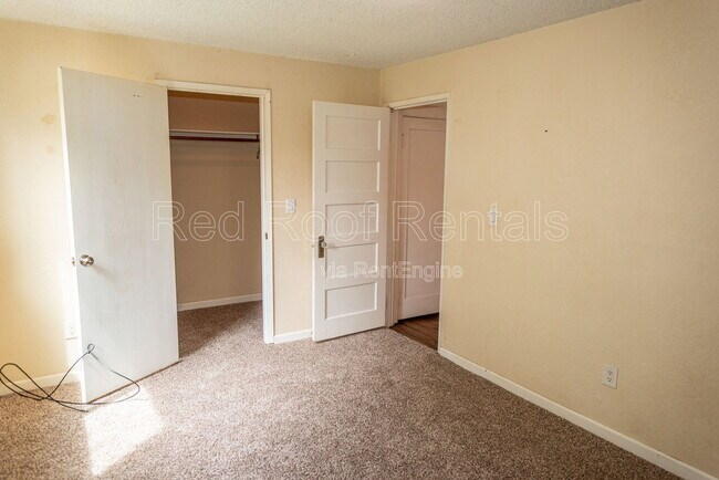 Building Photo - 9620 Maple Ave SW