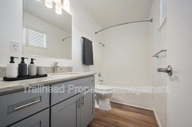 Building Photo - 8313 Lowell Ave