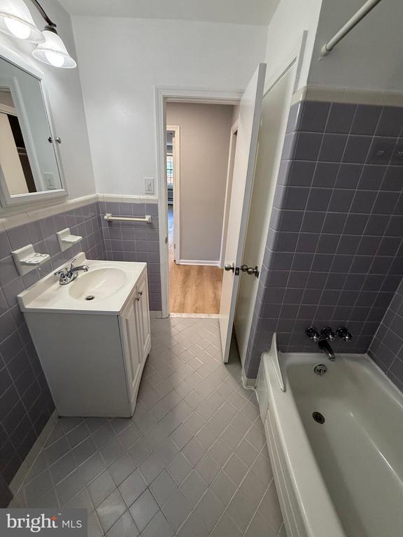 Building Photo - 27 Wallingford Ave