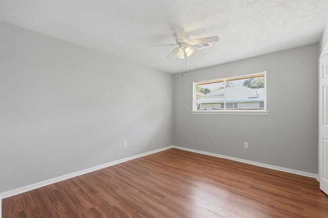 Building Photo - 25611 Timberlane Dr